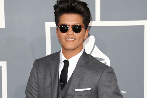 How tall is Bruno Mars