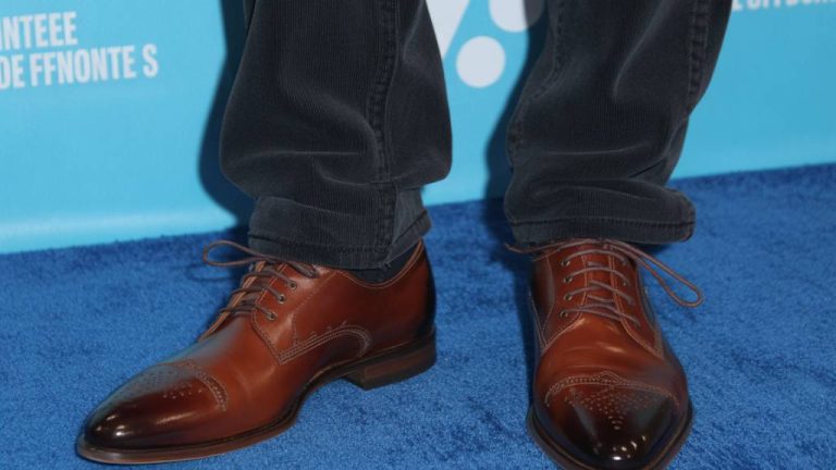 How tall is Zac Efron and do elevator shoes contribute to his red carpet confidence?
