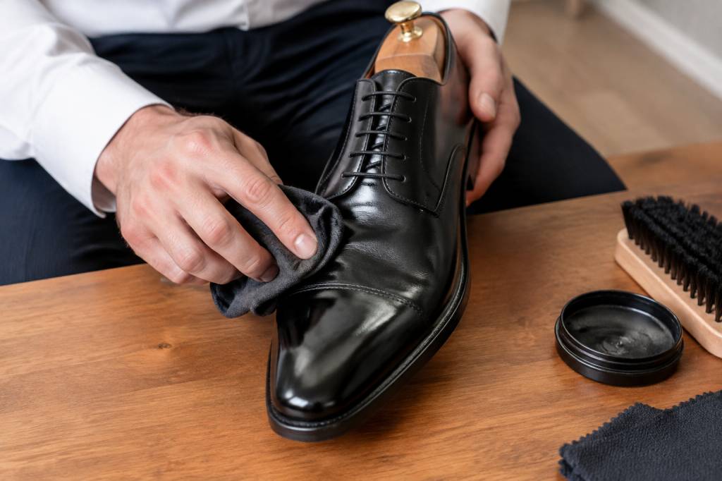 Fire shining shoes: how to make your shoes shine brighter